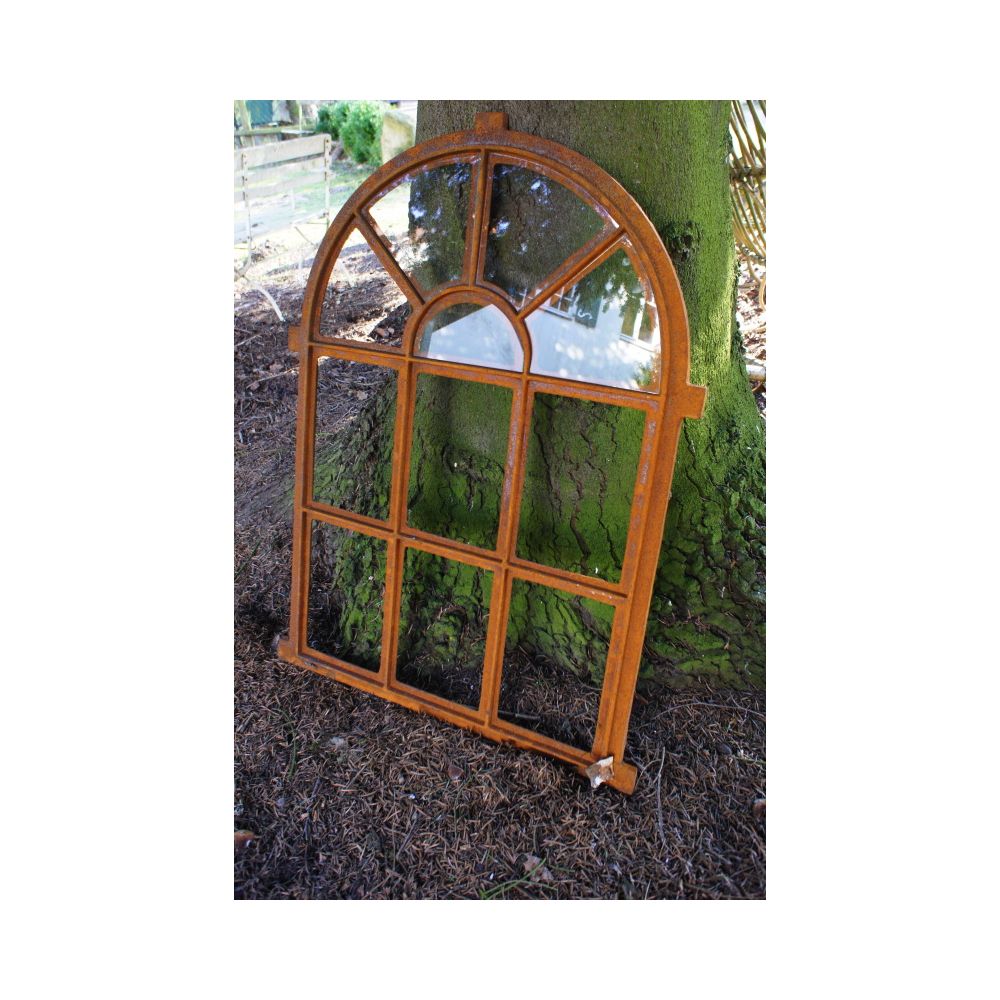 Eisenfenster als Antik-Fenster für Gartenmauer m Bogen, Stallfenster westfälisch