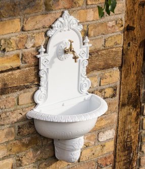 Brunnen und Wasserspeier